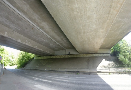 Rohlfsweg unter der Langenfelder Autobahnbruecke der A7