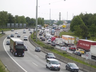 Nach der AS-Stellingen - die Baustelle auf der Langenfelder Brücke mit verengten Fahrstreifen ist eingerichtet