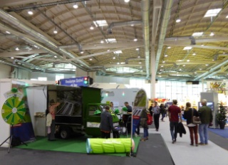 Das Infomobil für den A7-Ausbau auf der Messe „Du und Deine Welt“ vom 3. bis 12. Oktober 2014